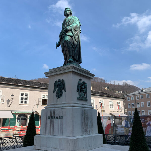 Krimi-Trail Salzburg Mozartdenkmal