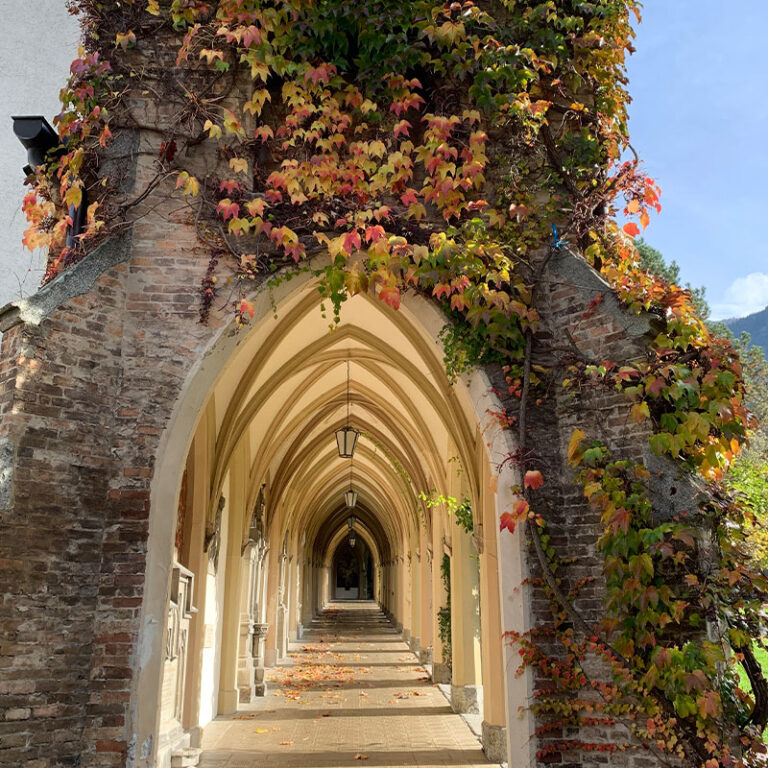 Krimi-Trail Schwaz Friedhofsarkaden