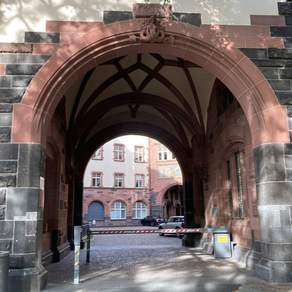 Krimi-Trail Frankfurt Altstadt Tor