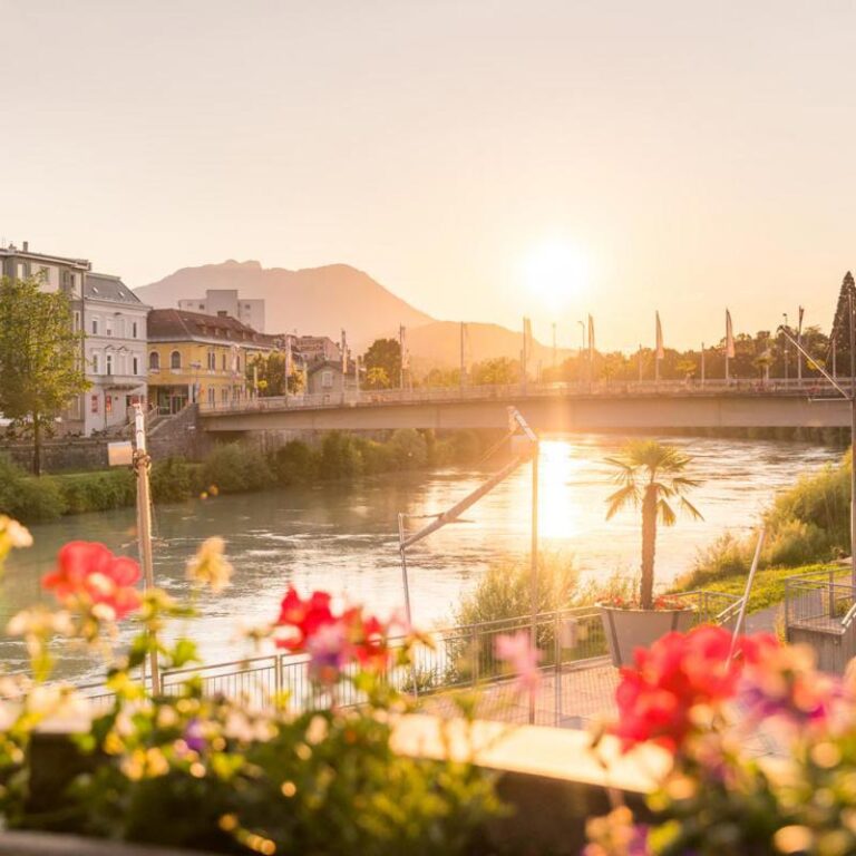Das Bild zeigt einen Ermittlungspunkt auf dem Krimi-Trail in Villach