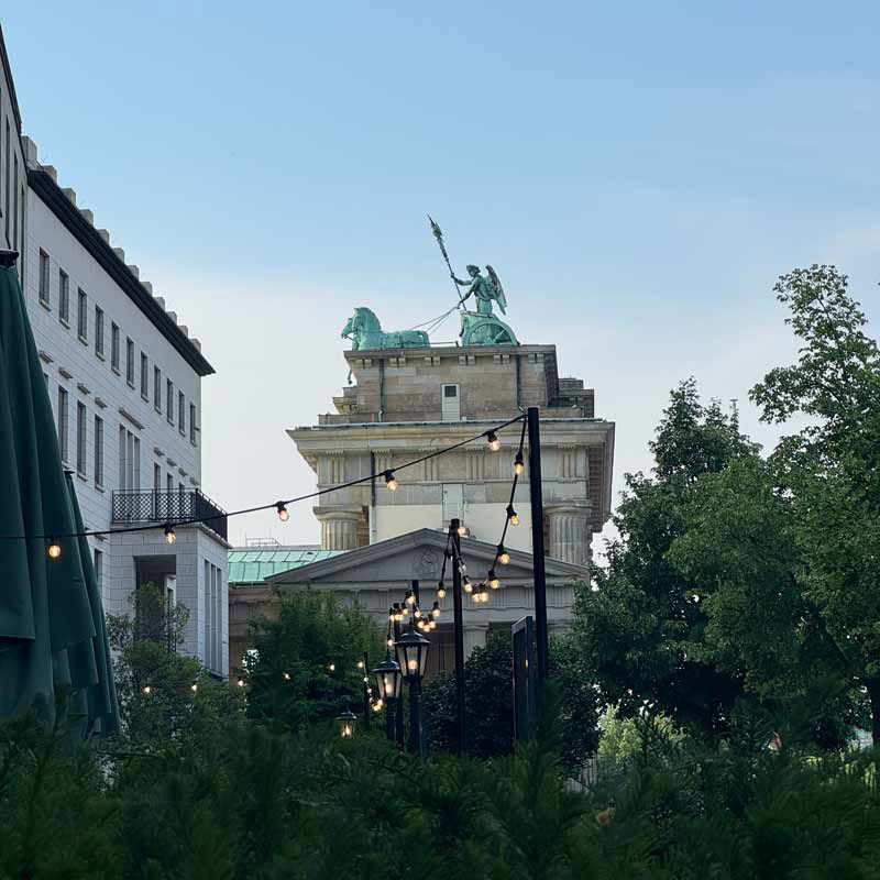 titelbild-krimi-trail-berlin-mitte_800x800